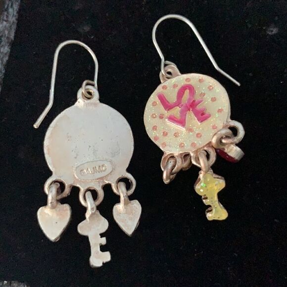 AJMC LOVE earrings - Picture 4 of 4